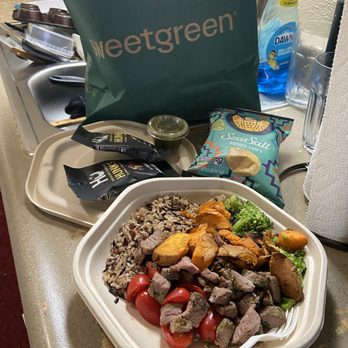 sweetgreen - Healthy Salads, Wraps, and Bowls - Garlic steak - Salad Near Me - Forth Worth, Texas