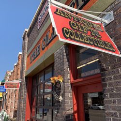 Smokin' Hot Antiques & Collectibles