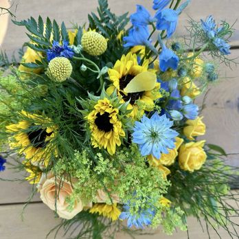 Florescent Gardens Designs By Amber - Florals, wedding design, flowers, bouquets, decor, wedding decor, wedding, wedding florals, table setting, table florals - Floral Designers Near Me