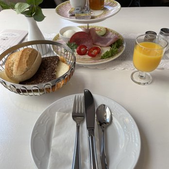 Cafe Amadeus - Hoffrühstück - Cafes Near Me - Brühl, NW