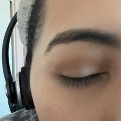 Threading Lounge - Lady messed up my eyebrow bad, she tried to continue to fix it. I knew right away that she messed up. Never come in here again.