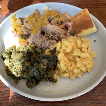 Middleton Place Restaurant - Pulled pork plate - Seafood Near Me - Charleston, South Carolina Middleton Place Restaurant - Pulled pork plate - Seafood Near Me - Charleston, South Carolina