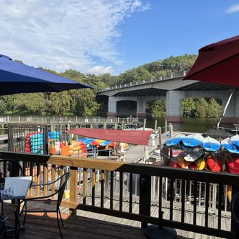Madigan's Waterfront - Outdoor seating - Seafood Near Me - Occoquan, Virginia