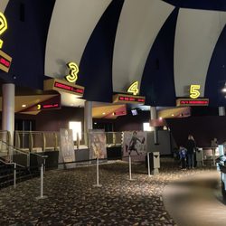 Cinémas Cineplex - Inside view