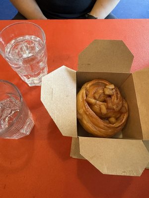 The Dusty Knuckle Bakery by null