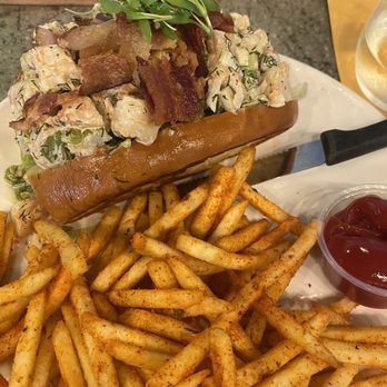 TennFold Brewing - Shrimp Po boy - Pizza Near Me - Nashville, Tennessee