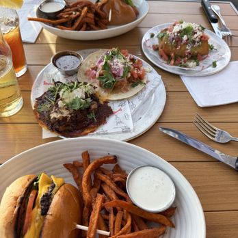 Simmzy's Restaurant Huntington Beach - Pubs Near Me - Huntington Beach, California Simmzy's Restaurant Huntington Beach - Pubs Near Me - Huntington Beach, California