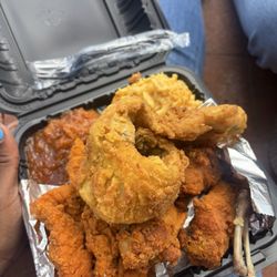 Shugar Shack Soulfood Truck & Catering - Im starving "pick 3": fried fish, fried wings, fried tenders, Mac n cheese, yams and Cabbage