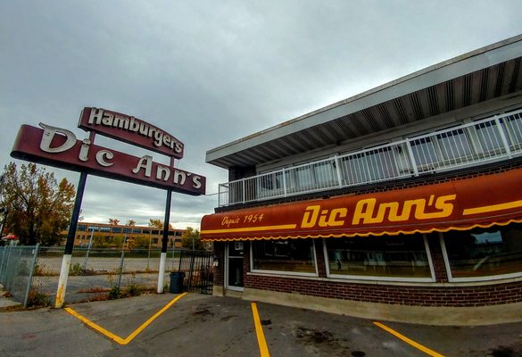 Dic Ann's Hamburgers by null