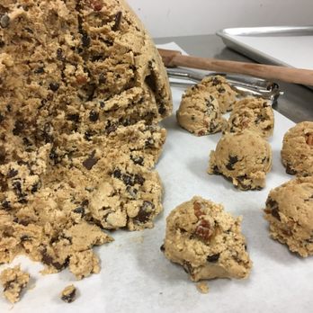 Aunt Mabel's Fudge - Pecan chocolate chunk cookie dough - Gluten-Free Near Me Aunt Mabel's Fudge - Pecan chocolate chunk cookie dough - Gluten-Free Near Me