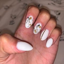 Nail Time - White is always right
