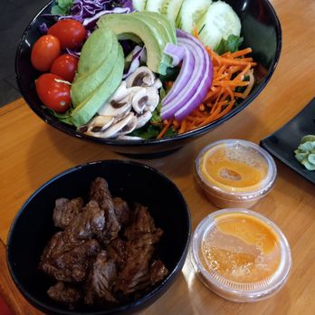 Hibachio - Steak salad, Hibachi grilled, greens, lettuce, tomatoes, mushrooms, red onions, cucumbers, purple cabbage, carrots and avocado! - Japanese Near Me - Midlothian, Texas Hibachio - Steak salad, Hibachi grilled, greens, lettuce, tomatoes, mushrooms, red onions, cucumbers, purple cabbage, carrots and avocado! - Japanese Near Me - Midlothian, Texas