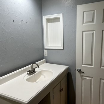 House R Us Builders - Vanity Before - General Contractors Near Me - Los Angeles, California