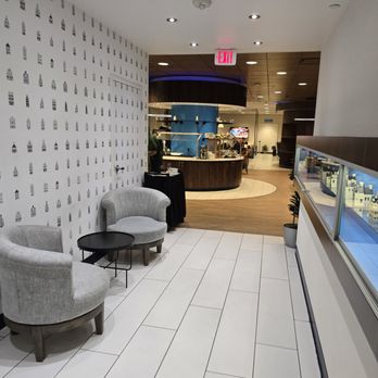 KLM Crown Lounge - Hallway seating - Airport Lounges Near Me - Houston, Texas KLM Crown Lounge - Hallway seating - Airport Lounges Near Me - Houston, Texas