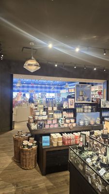 Bath & Body Works, 1910 Hilliard Rome Rd, Columbus, OH 43228, US