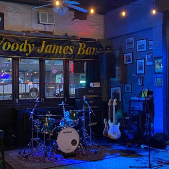 Ivanhoe Pub - Friday night band - Pubs Near Me - Vancouver, British Columbia