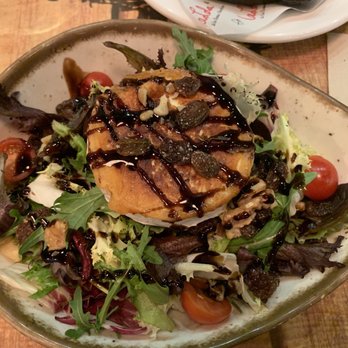 La Lola - Fresh goat cheese salad - Tapas/Small Plates Near Me - Barcelona, B