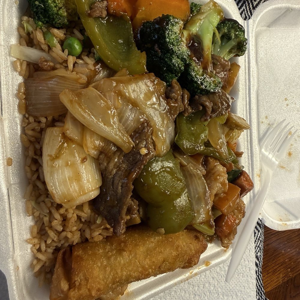 Great Wall Express - Beef and peppers, beef and broccoli with egg roll and rice and lo main - Chinese Near Me - Euless, Texas