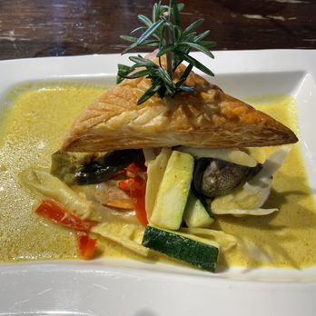 Tiny Pyramid - Fisherman Pot Pie (spicy) - Cafes Near Me - Honolulu, Hawaii
