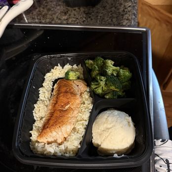Cheddar's Scratch Kitchen - Salmon - Comfort Food Near Me - Fredericksburg, Virginia