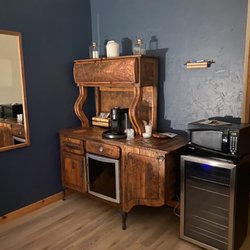 Teton Peaks Lodge & Rv - So charming, with espresso maker, fridge, wine chiller and microwave!