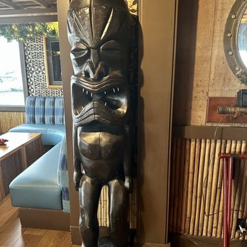 Trader Vic's - Tiki statue - Hawaiian Near Me - Emeryville, California