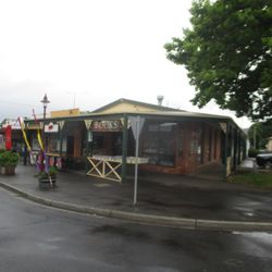 Woodend Bookshop - Outside