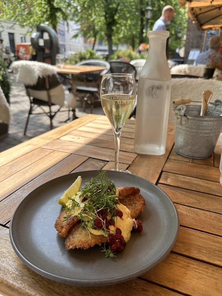 Maven restaurant & vinbar