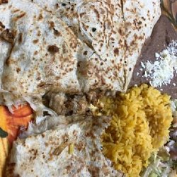 Pupuseria Y Restaurante Cuscatlan - Chicken quesadilla