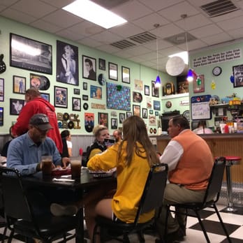Boomarang Diner - a group of people sitting at a table - Diners Near Me - Blanchard, Oklahoma Boomarang Diner - a group of people sitting at a table - Diners Near Me - Blanchard, Oklahoma