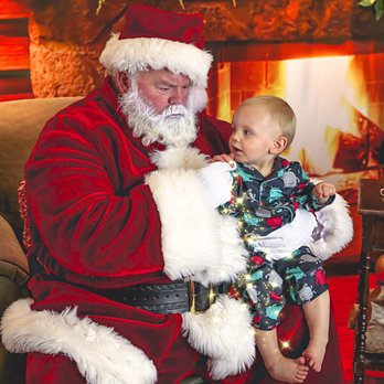 Storybook Experiences - Santas not so happy face - Session Photography Near Me - West Islip, New York Storybook Experiences - Santas not so happy face - Session Photography Near Me - West Islip, New York