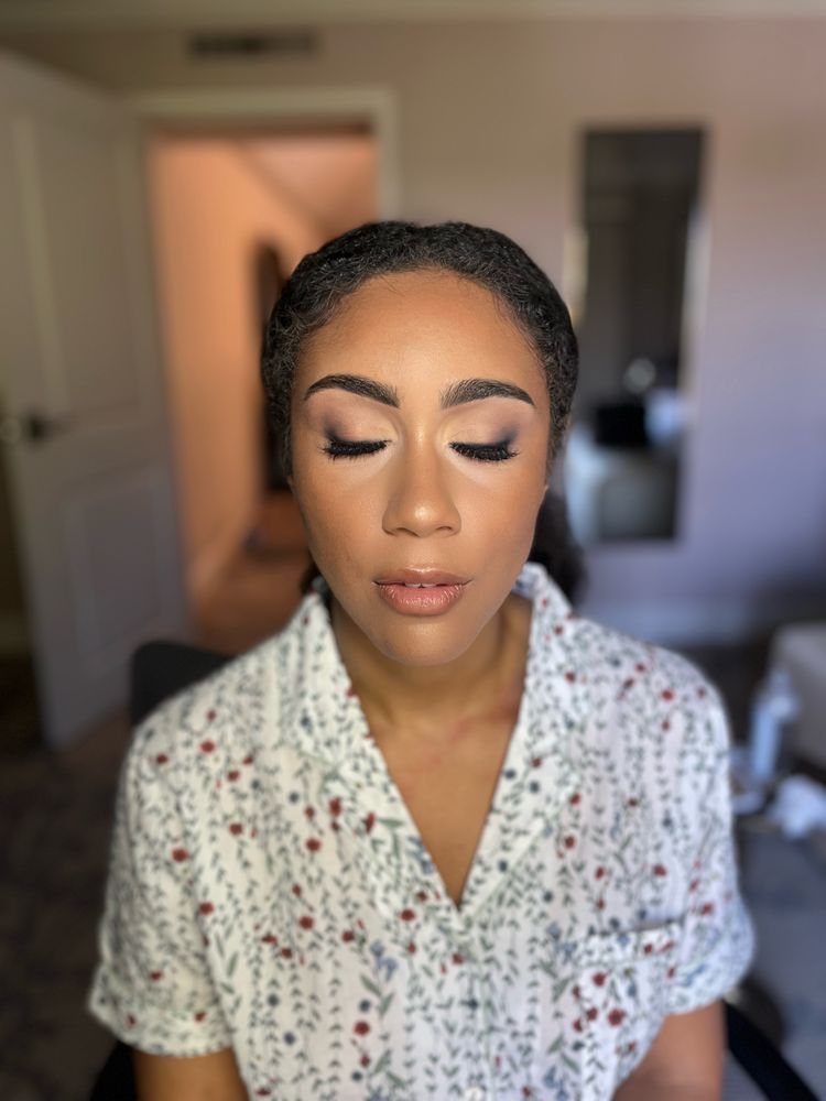 Makeup By Mugg Logo