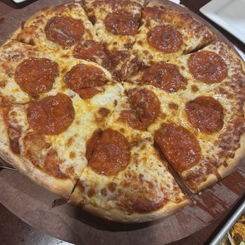 Muddy Cow - Sports Bars Near Me - Shakopee, Minnesota