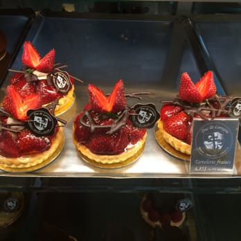 Duc de Lorraine - Delish fruit tarts - French Near Me - Montreal, Quebec