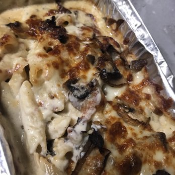 Black & White Diner - Mushroom Alfredo: Flavor on point. Nice, crusty layer! Not bad for less than 10€ - Caterers Near Me - Vilseck, BY
