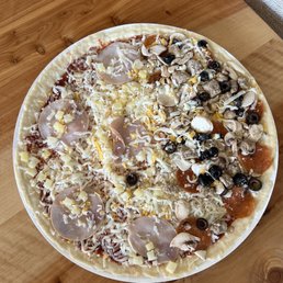 Pizza 1/2 cowboy, 1/2 Canadian bacon