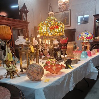 Hewlett's Antiques & Auctions - Antiques Near Me - Le Grand, California Hewlett's Antiques & Auctions - Antiques Near Me - Le Grand, California