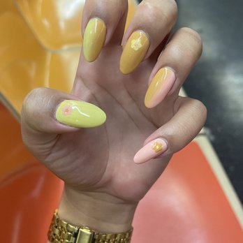 Manicur - Nail Salons Near Me - Los Angeles, California