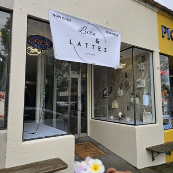 Luxe & Lattes - Outside - Coffee & Tea Near Me - Burien, Washington Luxe & Lattes - Outside - Coffee & Tea Near Me - Burien, Washington