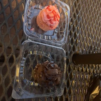 Wicked Whisk Cake Co. - Custom Cakes Near Me - Frankfort, Kentucky Wicked Whisk Cake Co. - Custom Cakes Near Me - Frankfort, Kentucky