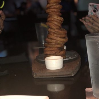 Yard House - New American Near Me - Honolulu, Hawaii