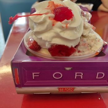 Bonnie Doon Drive-In - Classic car ice cream - Ice Cream & Frozen Yogurt Near Me - Mishawaka, Indiana