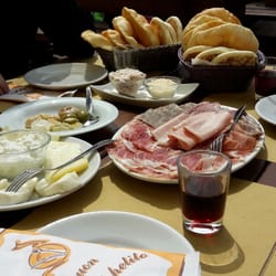 Osteria Dal Nonno - Tigelle, crescentine, salumi, formaggi, pesto di maiale e parmigiano e sottoli