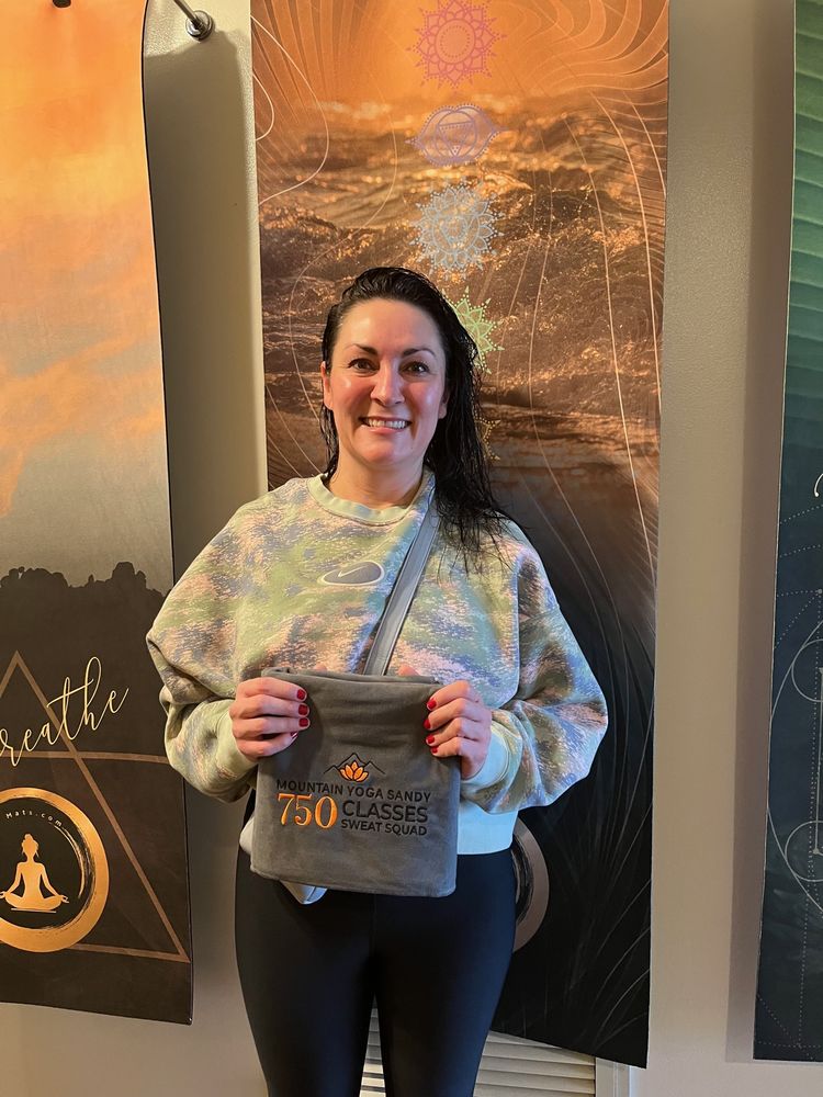 Mountain Yoga Sandy Logo