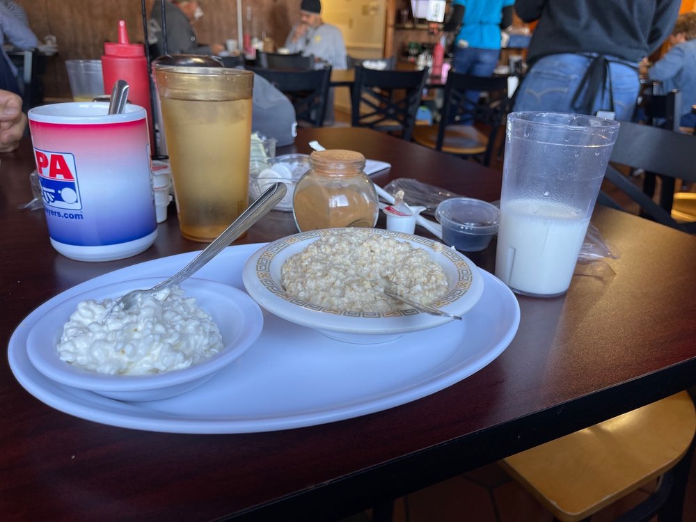 Food from Dee's Diner