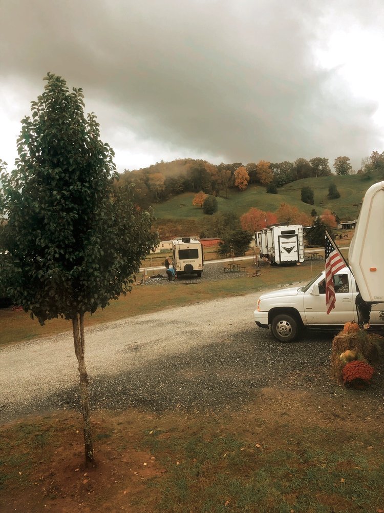 BIG BEAR’S RV PARK Updated April 2024 12 Photos 855 W Deep Creek Rd, Bryson City, North