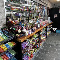 Hookah Smoke Shop - Variety on the girl, candy for kids and adults