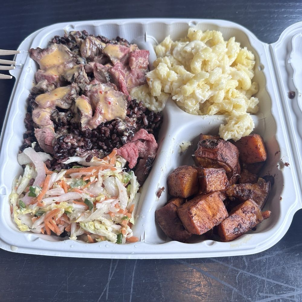 Steak Box with mac & cheese and sweet potato Steak Box with mac & cheese and sweet potato