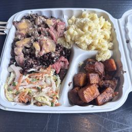 Steak Box with mac & cheese and sweet potato
