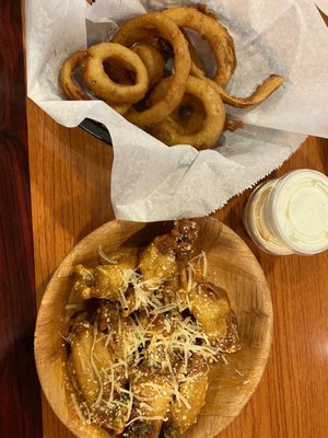 Duff's Famous Wings by null